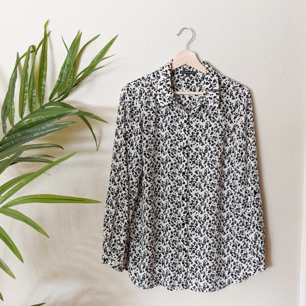 Adriana Papell Black & White Floral Printed Button Up Shirt Size Medium